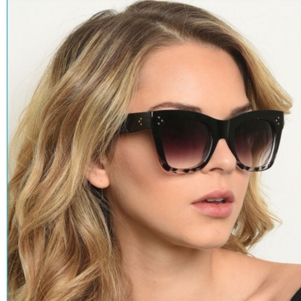 Solid black Stylish Sunglasses with UV protection